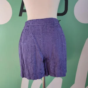 Pantaloncini corti viola