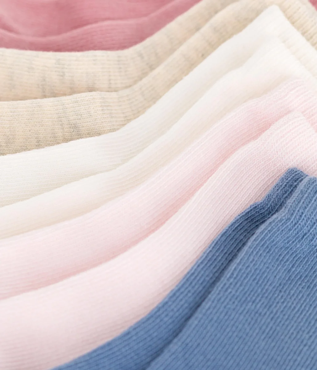 5 paia di calzini per neonati in cotone tinta unita - immagine 3