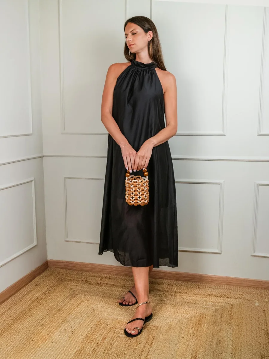 ABITO LUNGO CON SCOLLO HALTER NERO