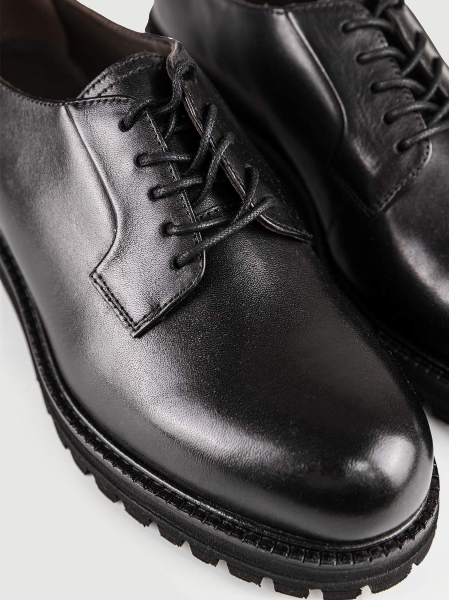 ALLACCIATA IN PELLE NERA - immagine 6