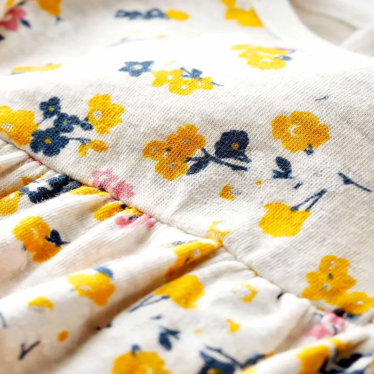 Abito a maniche lunghe a fiori - immagine 4