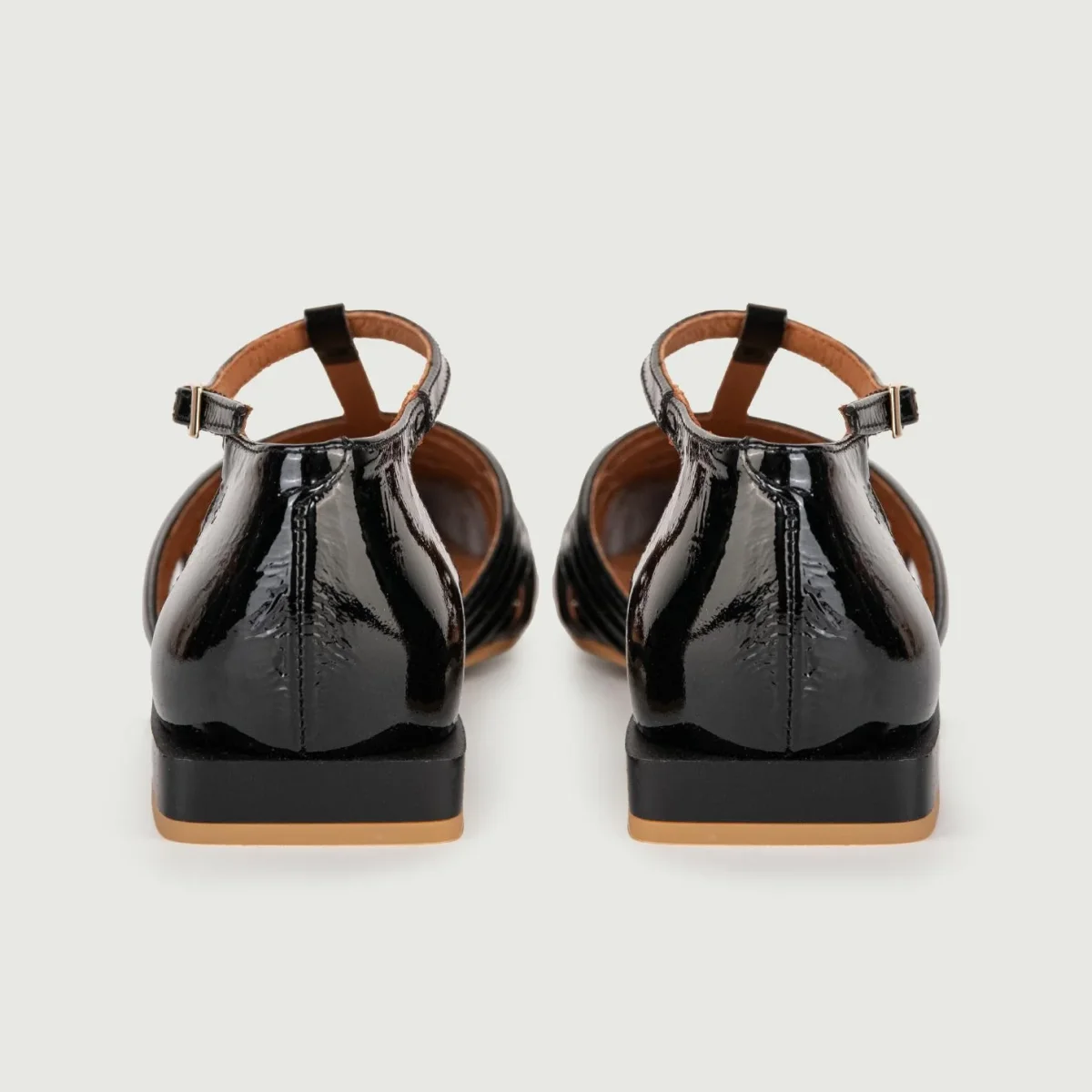 BALLERINE IN VERNICE NERA CON LACCETTO A T - immagine 4