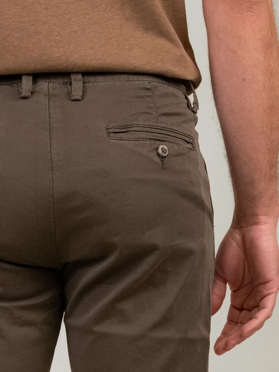 BERMUDA VERDONE CON TASCHE A FILO - immagine 5