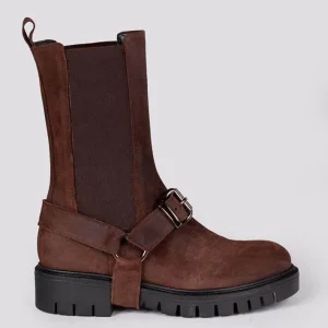 BIKER IN CAMOSCIO CON FIBBIA E CARRO ARMATO