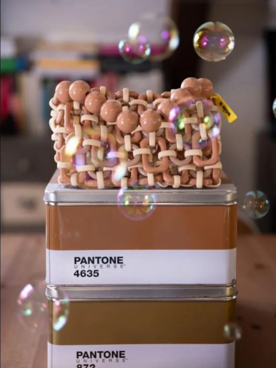 BORSA A BAULETTO IN RESINA MULTICOLOR BEIGE "BUBBLE" - immagine 9