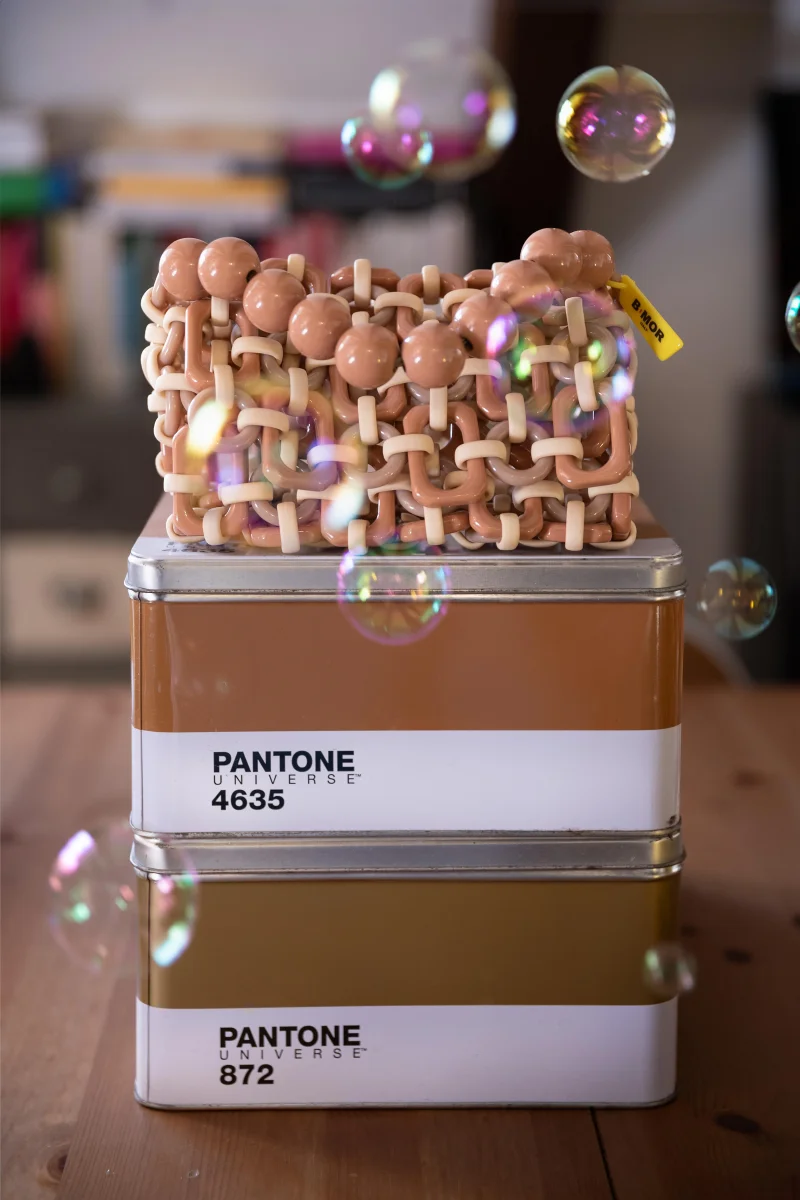 BORSA A BAULETTO IN RESINA MULTICOLOR BEIGE "BUBBLE" - immagine 8