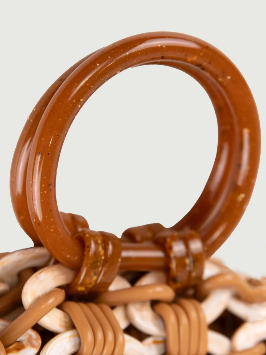 BORSA A MANO LOOP IN RESINA MULTICOLOR CARAMELLO - immagine 6