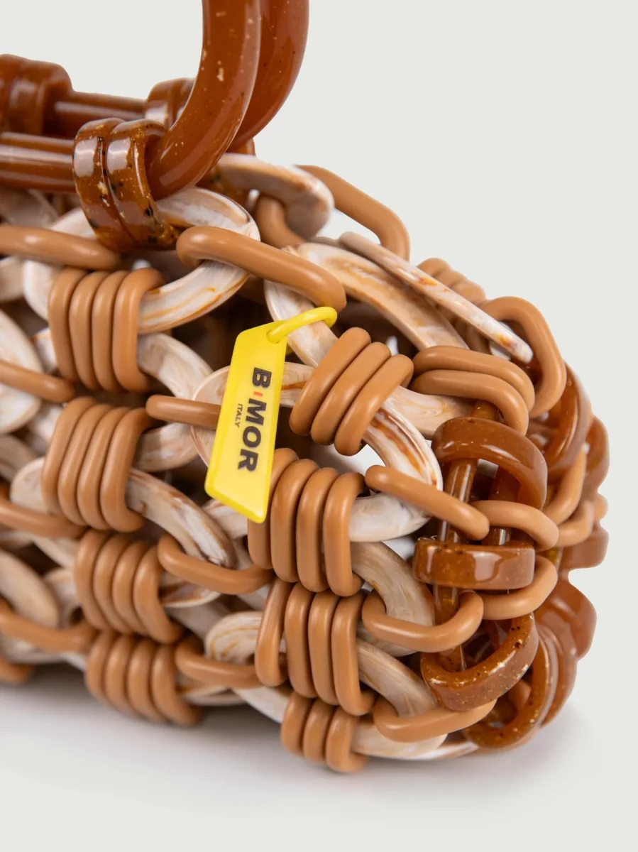 BORSA A MANO LOOP IN RESINA MULTICOLOR CARAMELLO - immagine 4