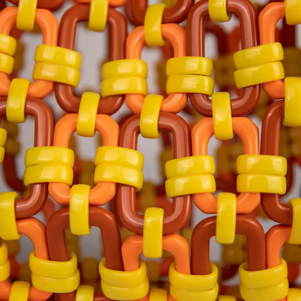 BORSA A SPALLA IN RESINA BICOLORE GIALLO E ARANCIONE "SCOOBY" - immagine 5