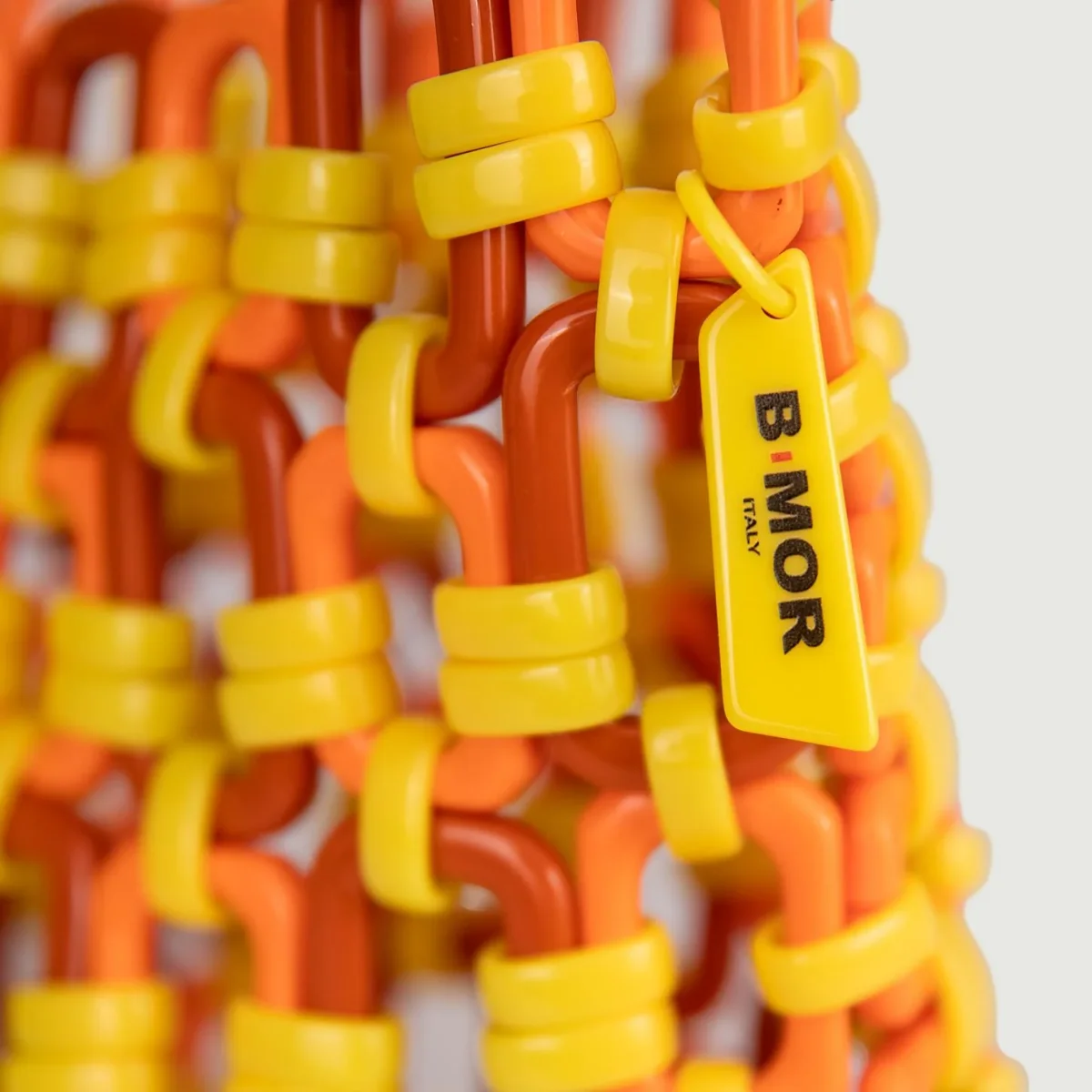 BORSA A SPALLA IN RESINA BICOLORE GIALLO E ARANCIONE "SCOOBY" - immagine 4