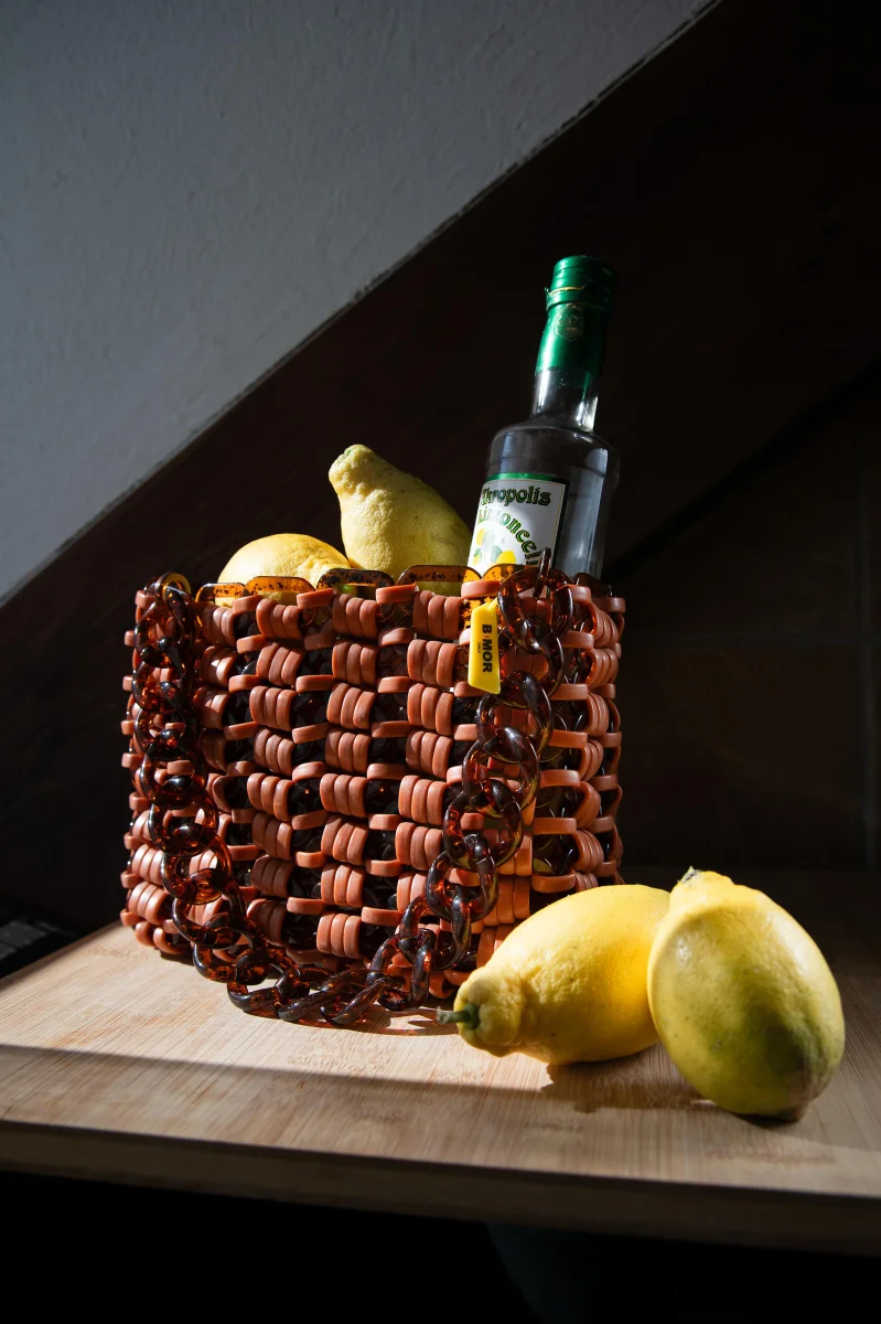 BORSA A SPALLA IN RESINA BICOLORE MATTONE E MARRONE "BASKET" - immagine 6