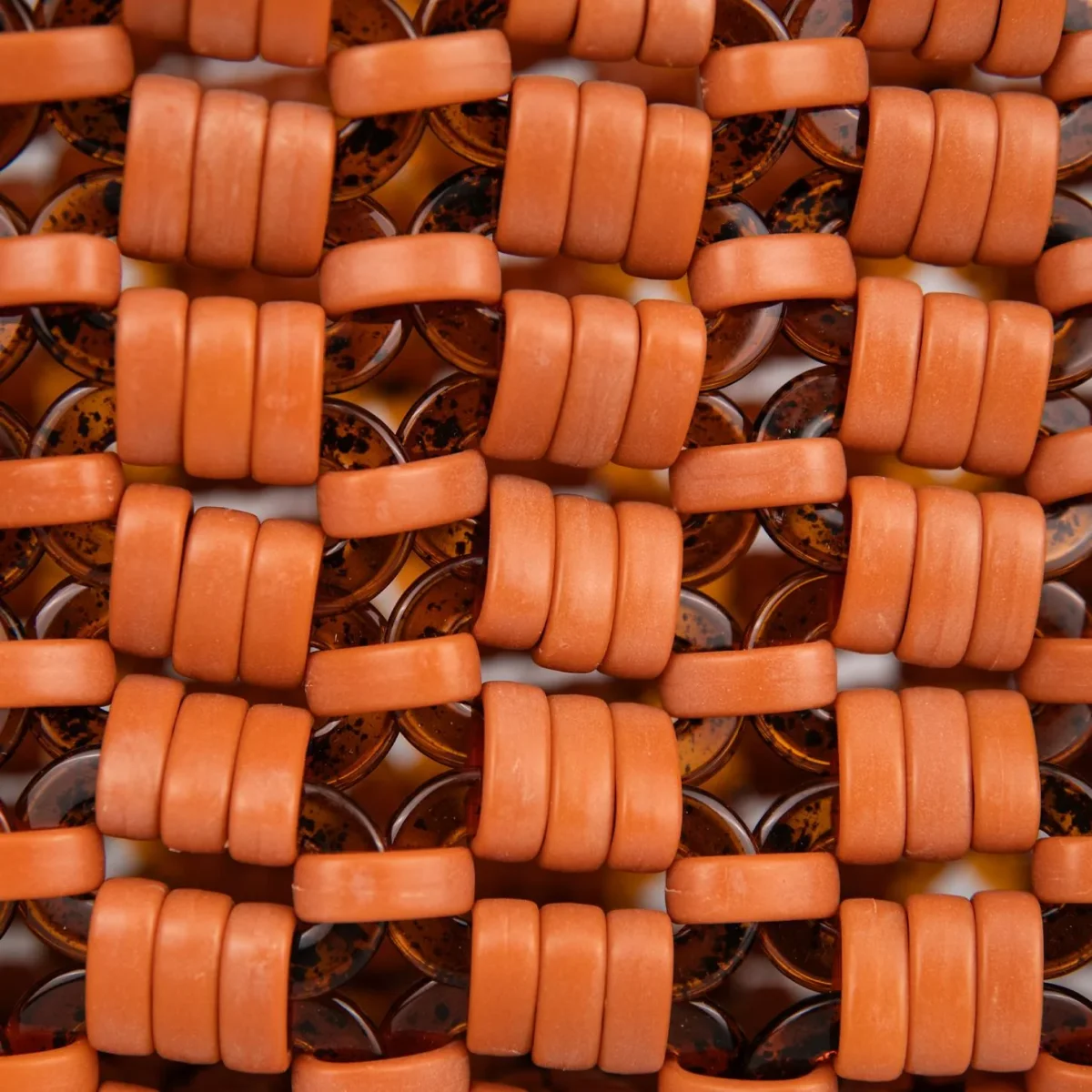 BORSA A SPALLA IN RESINA BICOLORE MATTONE E MARRONE "BASKET" - immagine 5