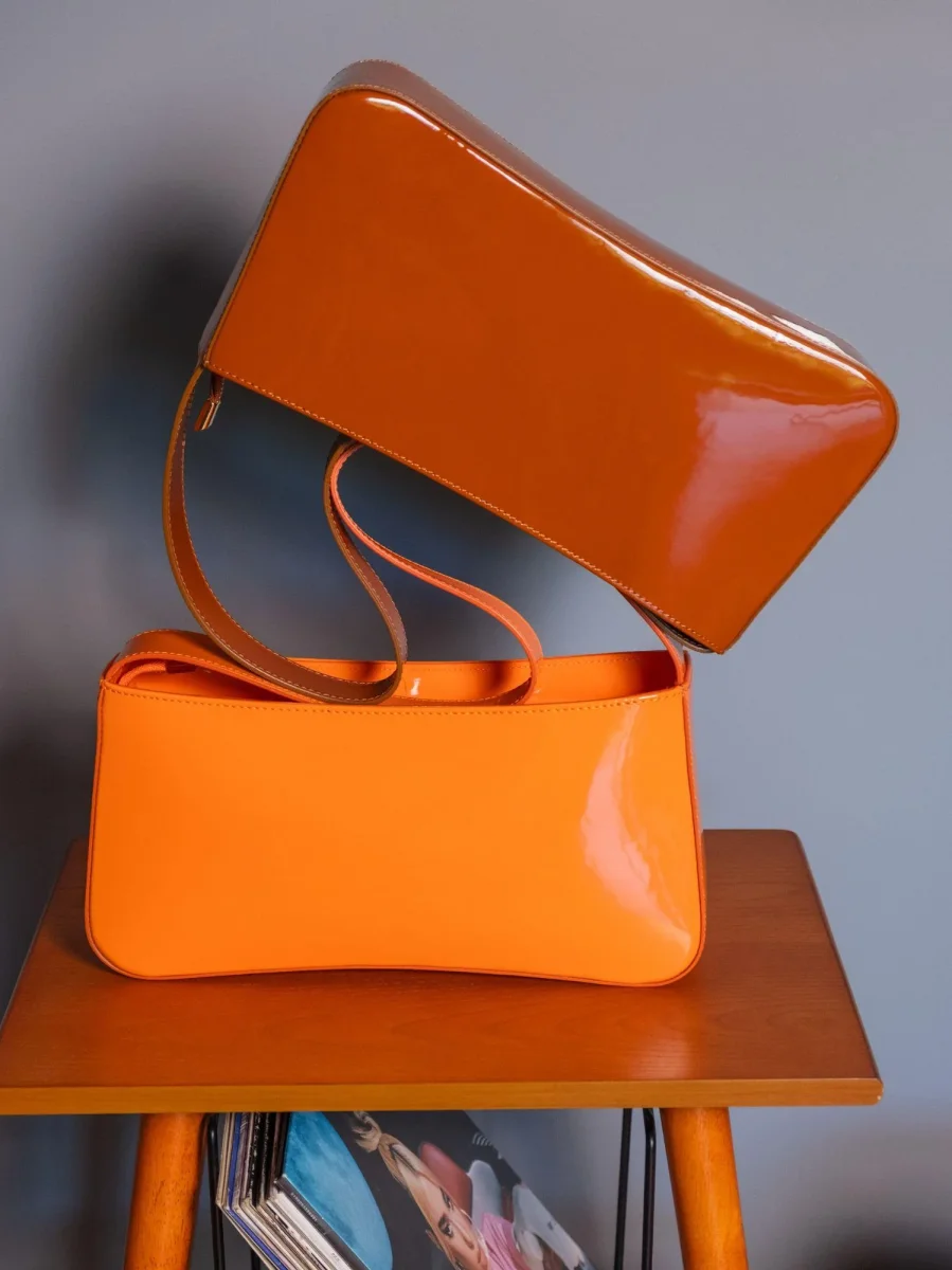 BORSA A SPALLA SEVENTY ARANCIO IN VERNICE - immagine 7