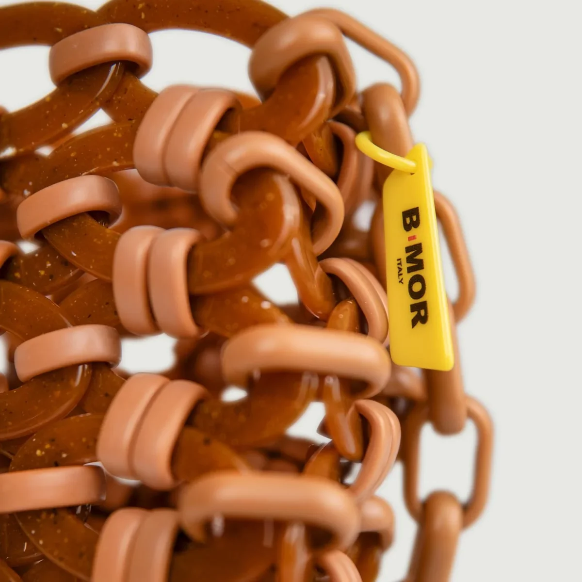 BORSA A TRACOLLA IN RESINA MARRONE E CUOIO "VHS" - immagine 4