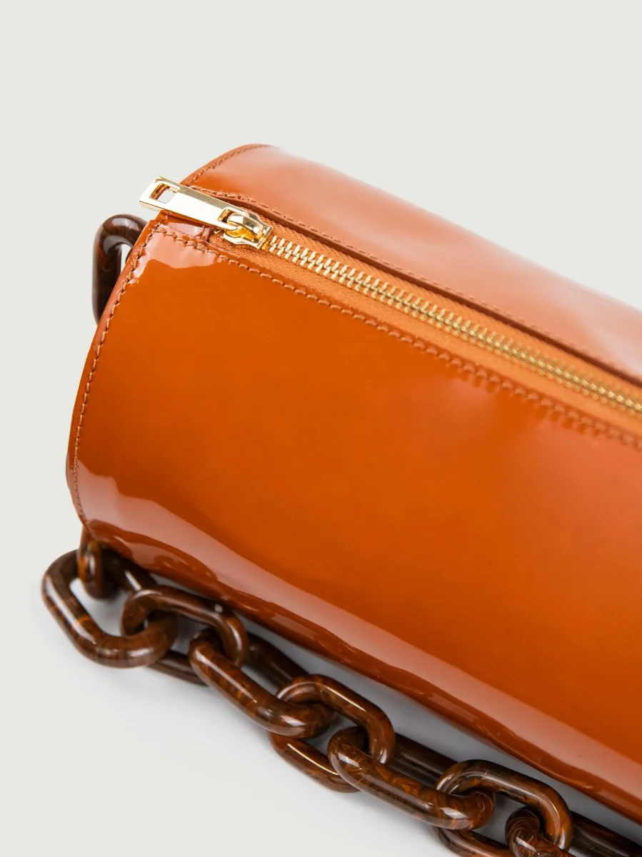 BORSA CILINDRO CIRCULAR MATTONE IN PELLE VERNICE - immagine 4