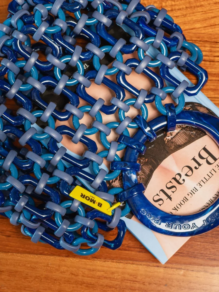 BORSA CON MANICI DOLL IN RESINA MULTICOLOR BLU - immagine 7