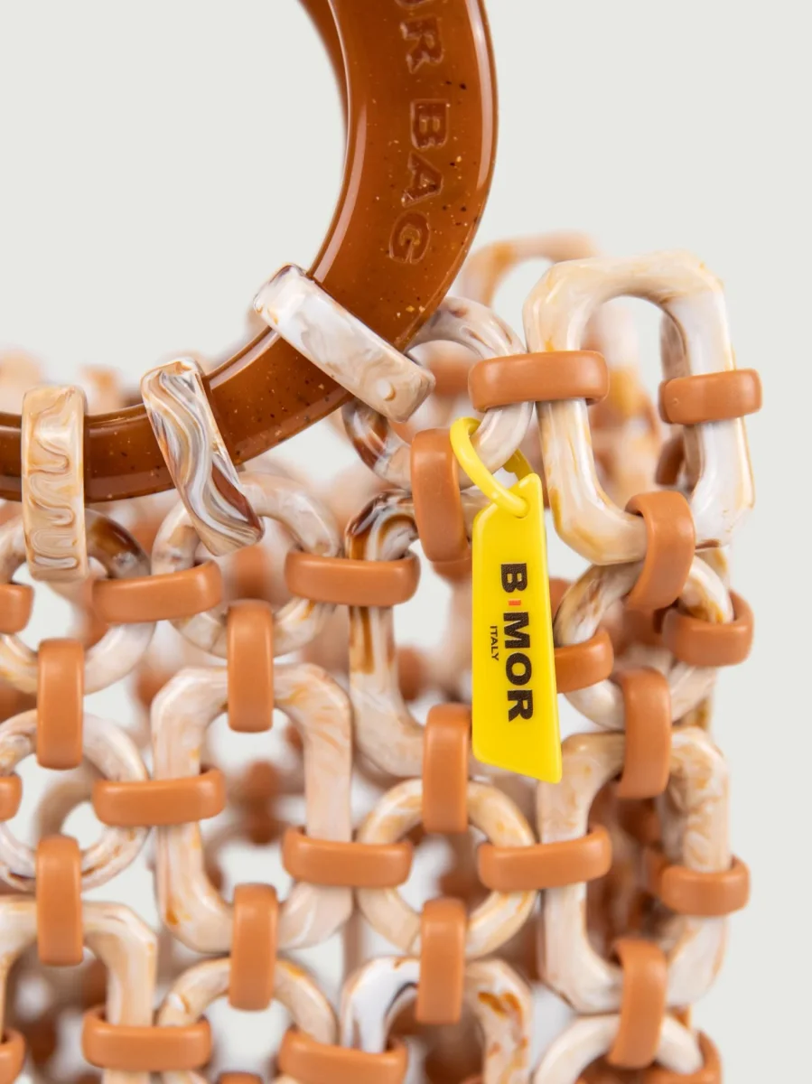 BORSA CON MANICI DOLL IN RESINA MULTICOLOR CARAMELLO - immagine 4