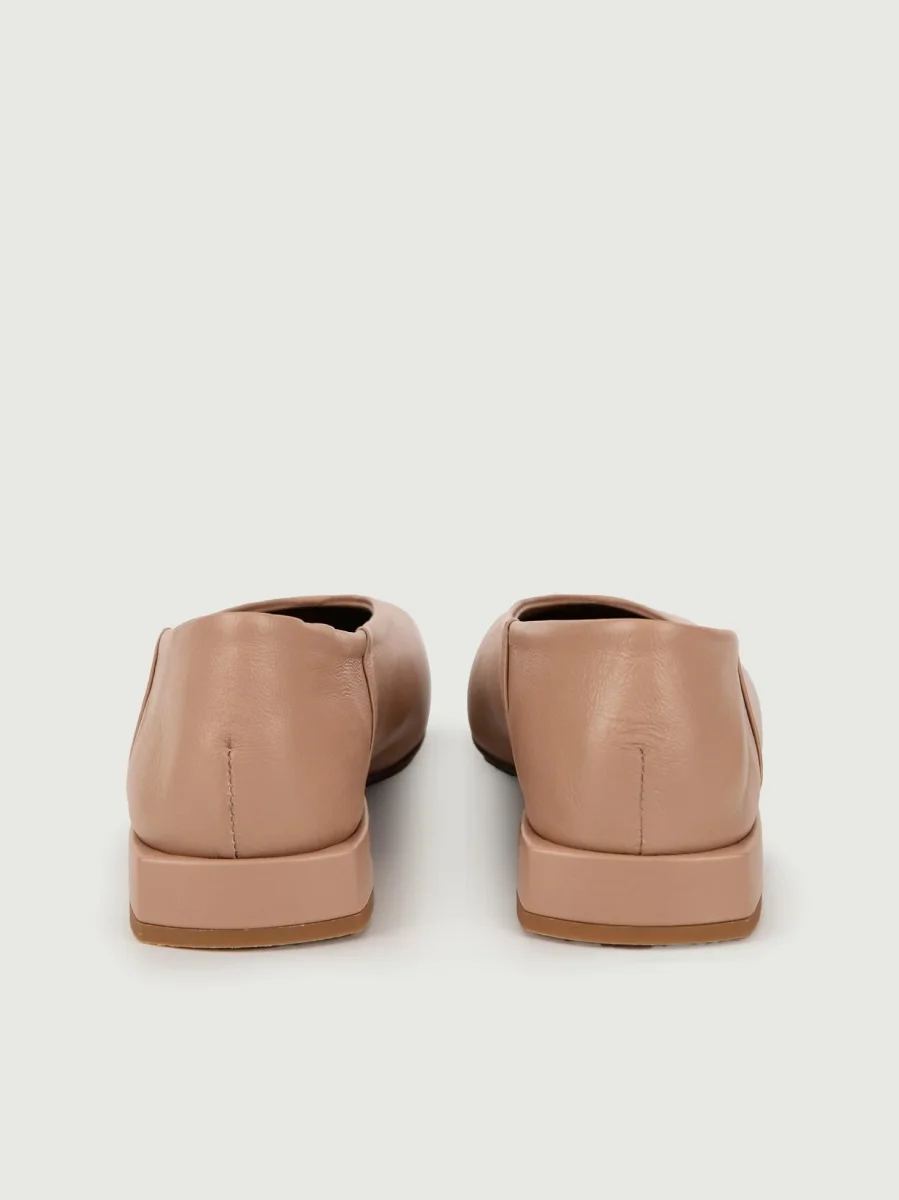 Ballerina in pelle beige con punta squadrata - immagine 5