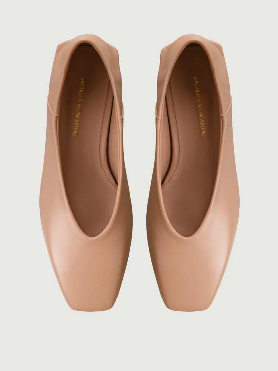 Ballerina in pelle beige con punta squadrata - immagine 4