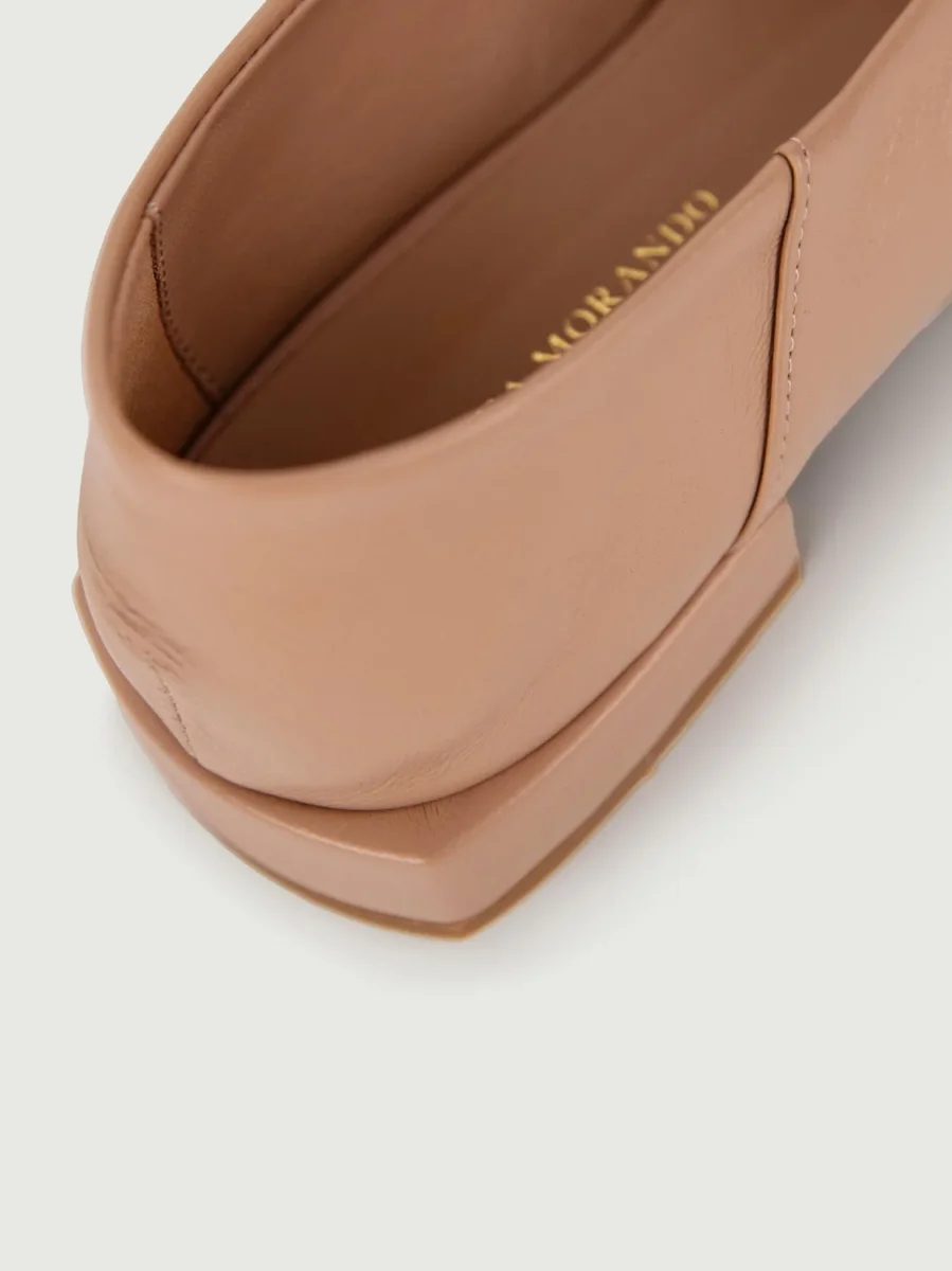 Ballerina in pelle beige con punta squadrata - immagine 6