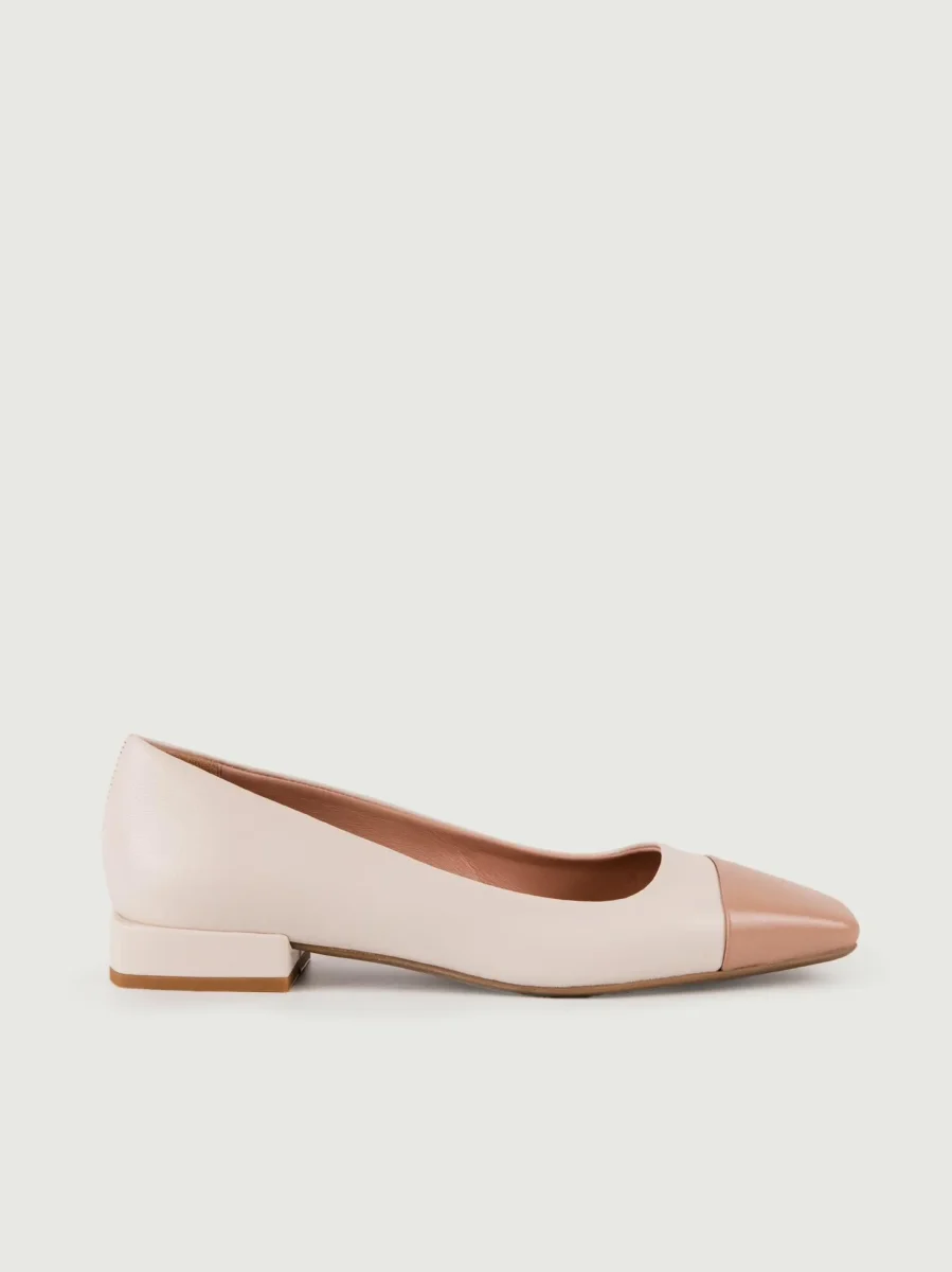 Ballerina in pelle bicolore con punta squadrata