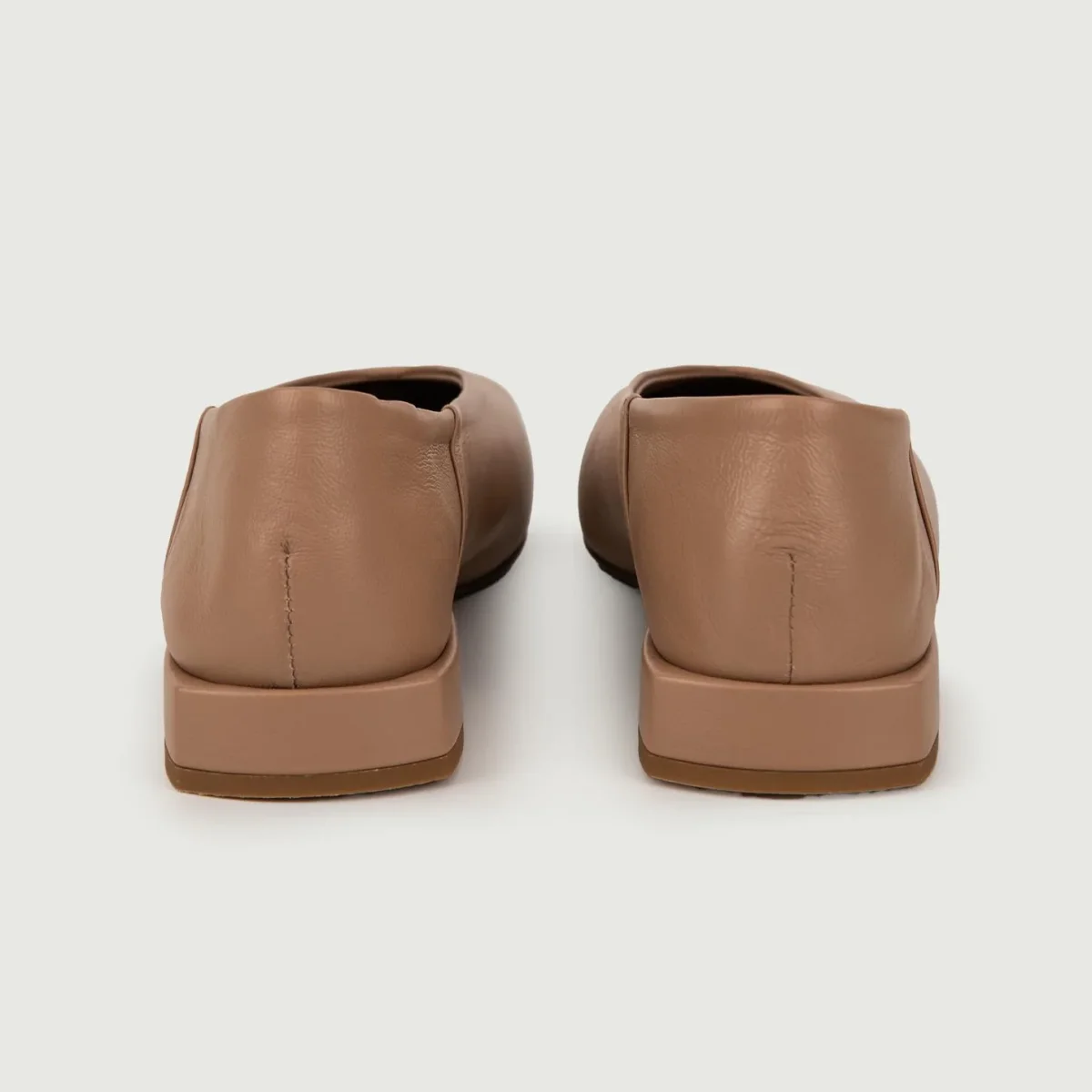 Ballerina in pelle color cuoio con punta squadrata - immagine 4