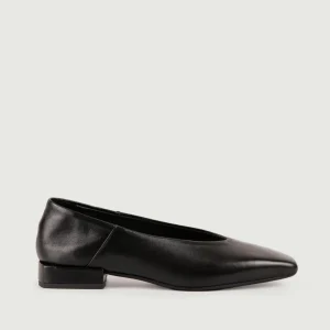 Ballerina in pelle nera con punta squadrata