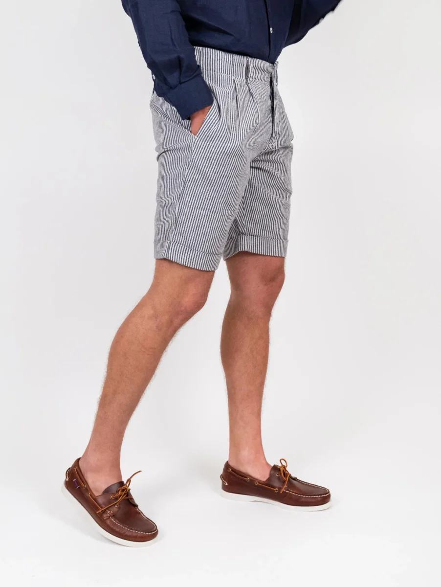 Bermuda a righe blu in misto lino e cotone - immagine 3