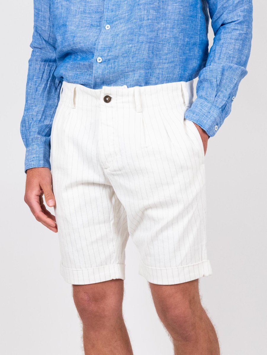 Bermuda bianco in lino e cotone con micro righe blu - immagine 3