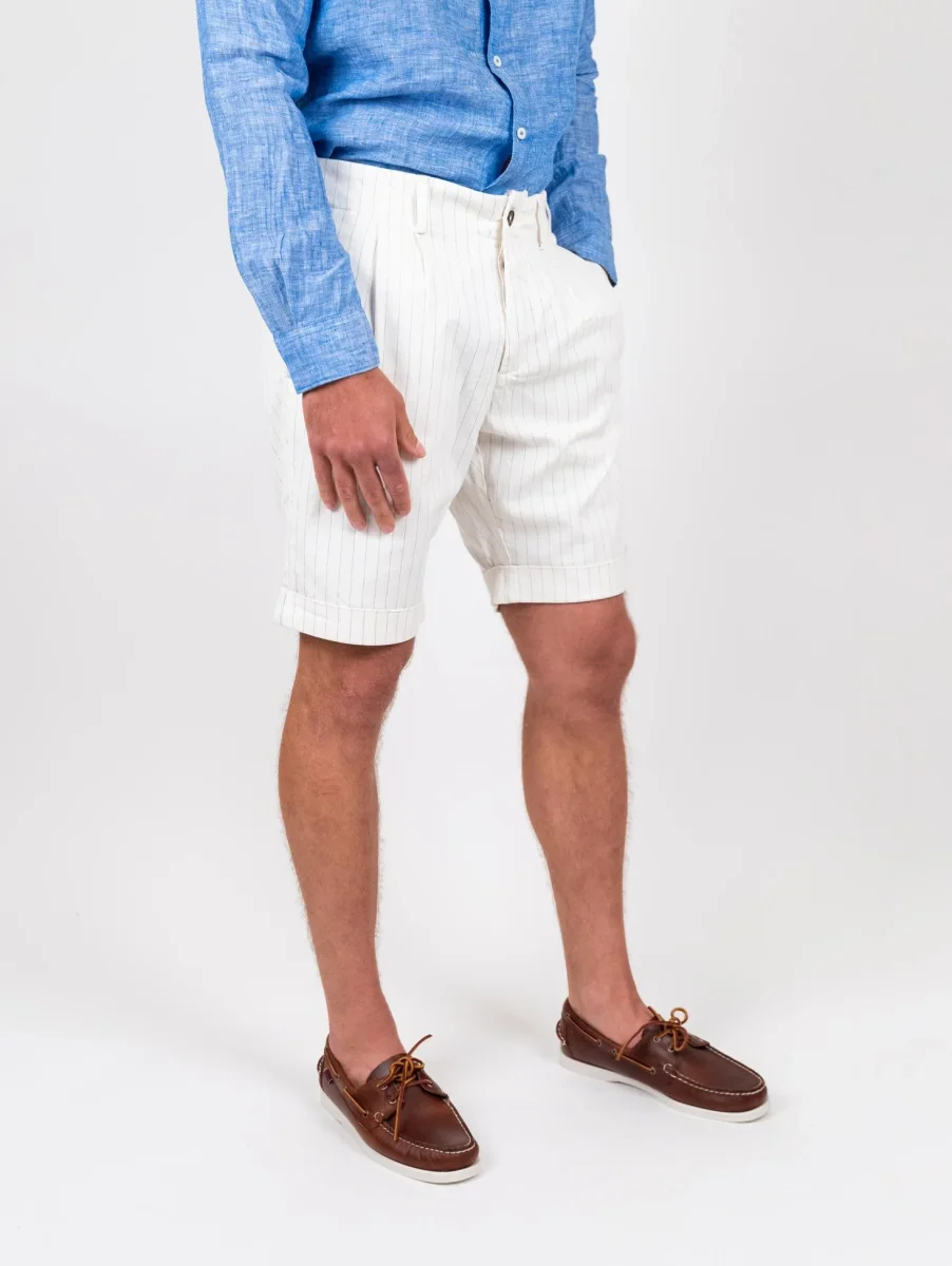 Bermuda bianco in lino e cotone con micro righe blu - immagine 5