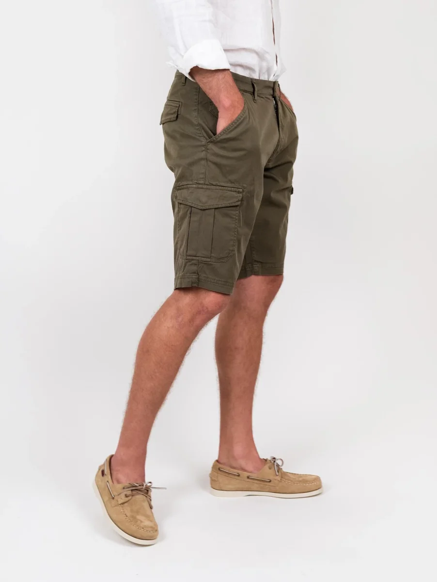 Bermuda cargo in cotone verde militare - immagine 6