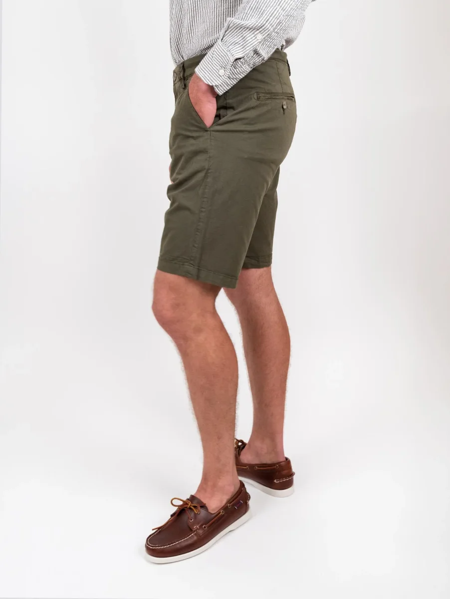 Bermuda in cotone tinta unita verde militare - immagine 3