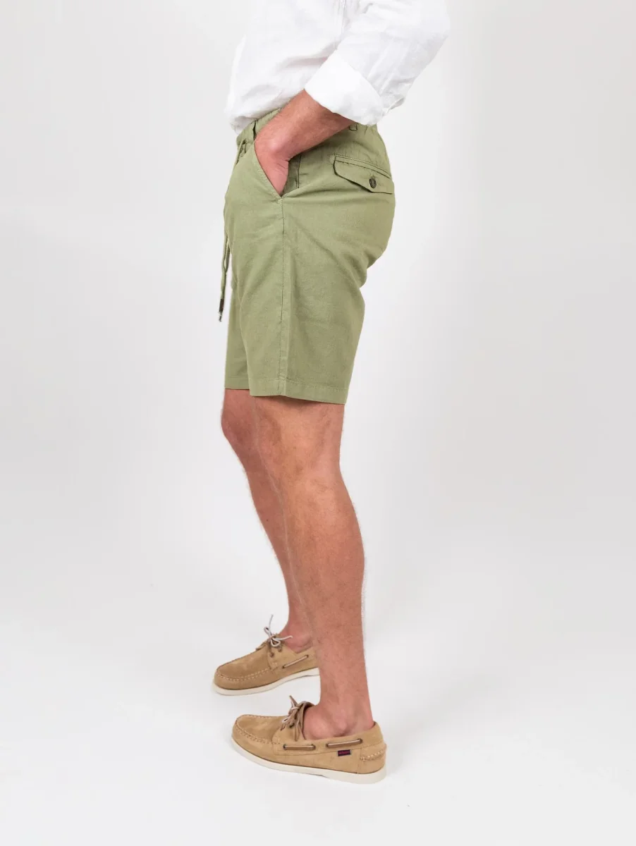 Bermuda verde in lino e cotone con coulisse - immagine 3