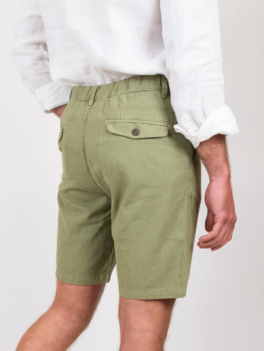 Bermuda verde in lino e cotone con coulisse - immagine 4