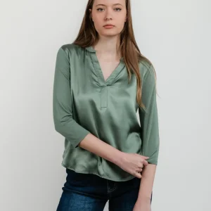 Blusa in raso verde salvia