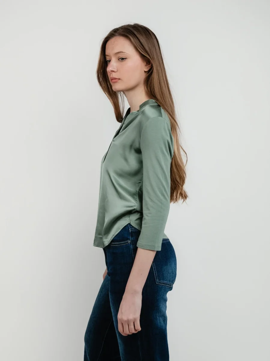 Blusa in raso verde salvia - immagine 3