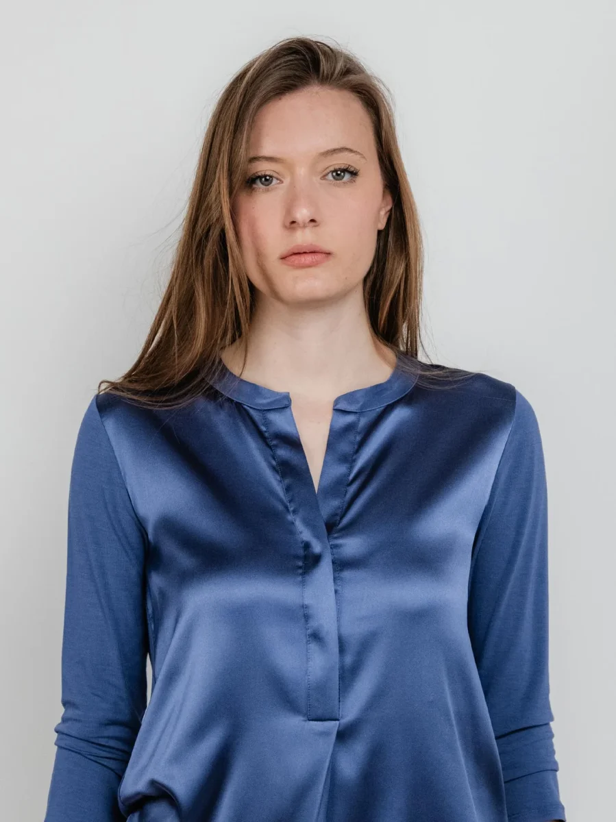 Blusa in seta bluette - immagine 5
