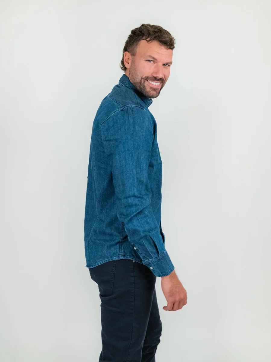 CAMICIA IN DENIM BUTTON DOWN CON TASCHINO - immagine 3