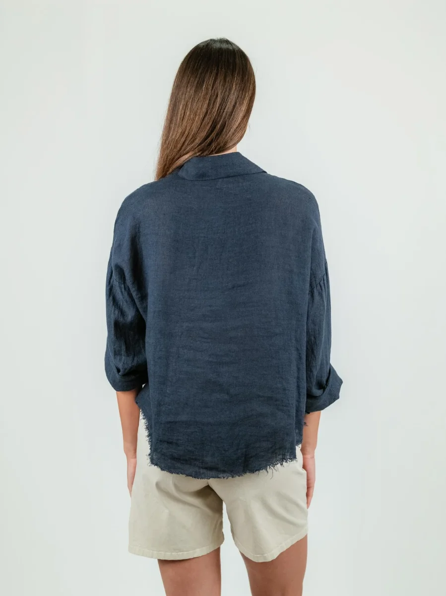 CAMICIA IN LINO BLU CON FONDO SFRANGIATO - immagine 4