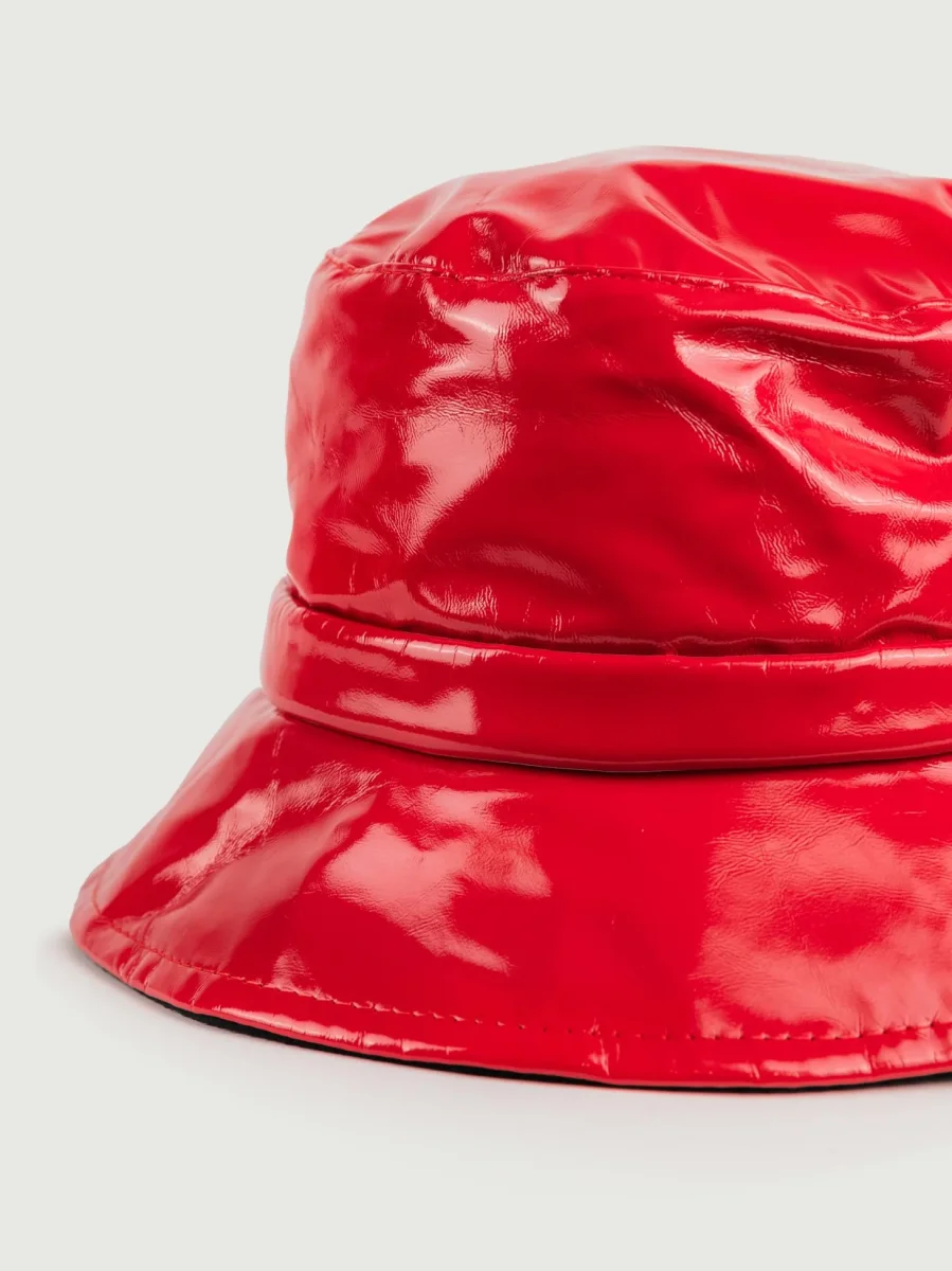 CAPPELLO BUKET DA PIOGGIA IN VERNICE ROSSO - immagine 4