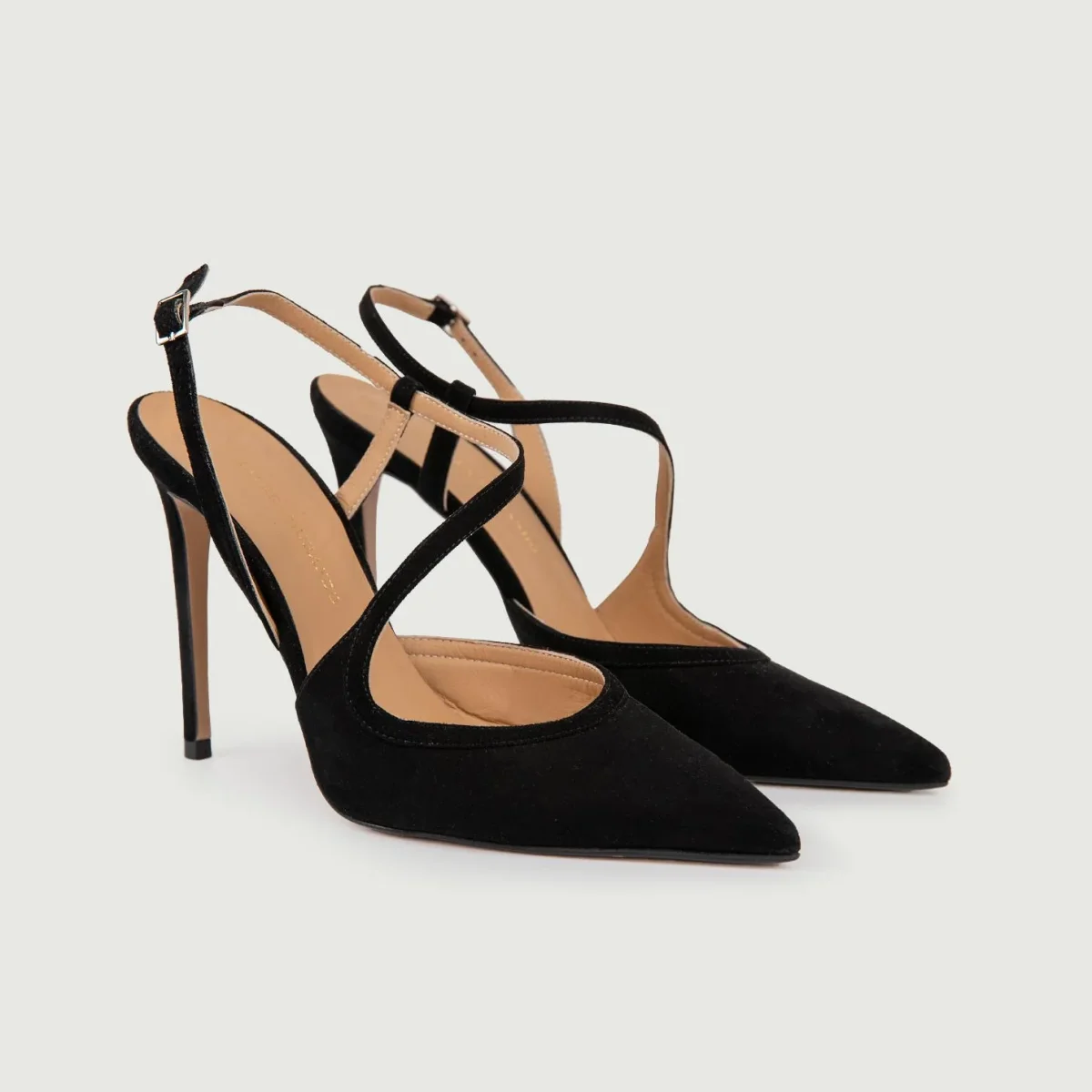 CHANEL A PUNTA IN CAMOSCIO NERO - immagine 3