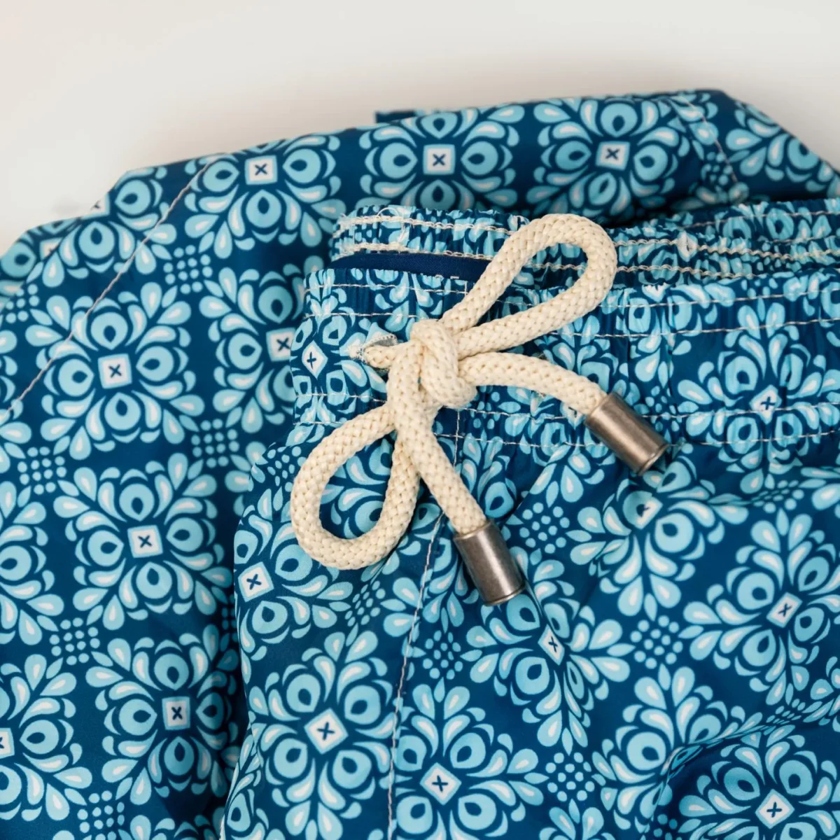 COSTUME AZZURRO IN FANTASIA MAIOLICA - immagine 5