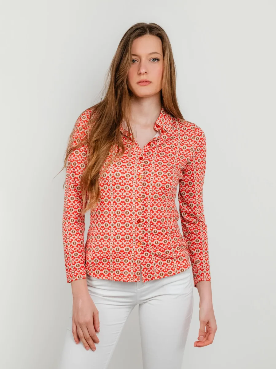Camicia color corallo con fantasia multicolor