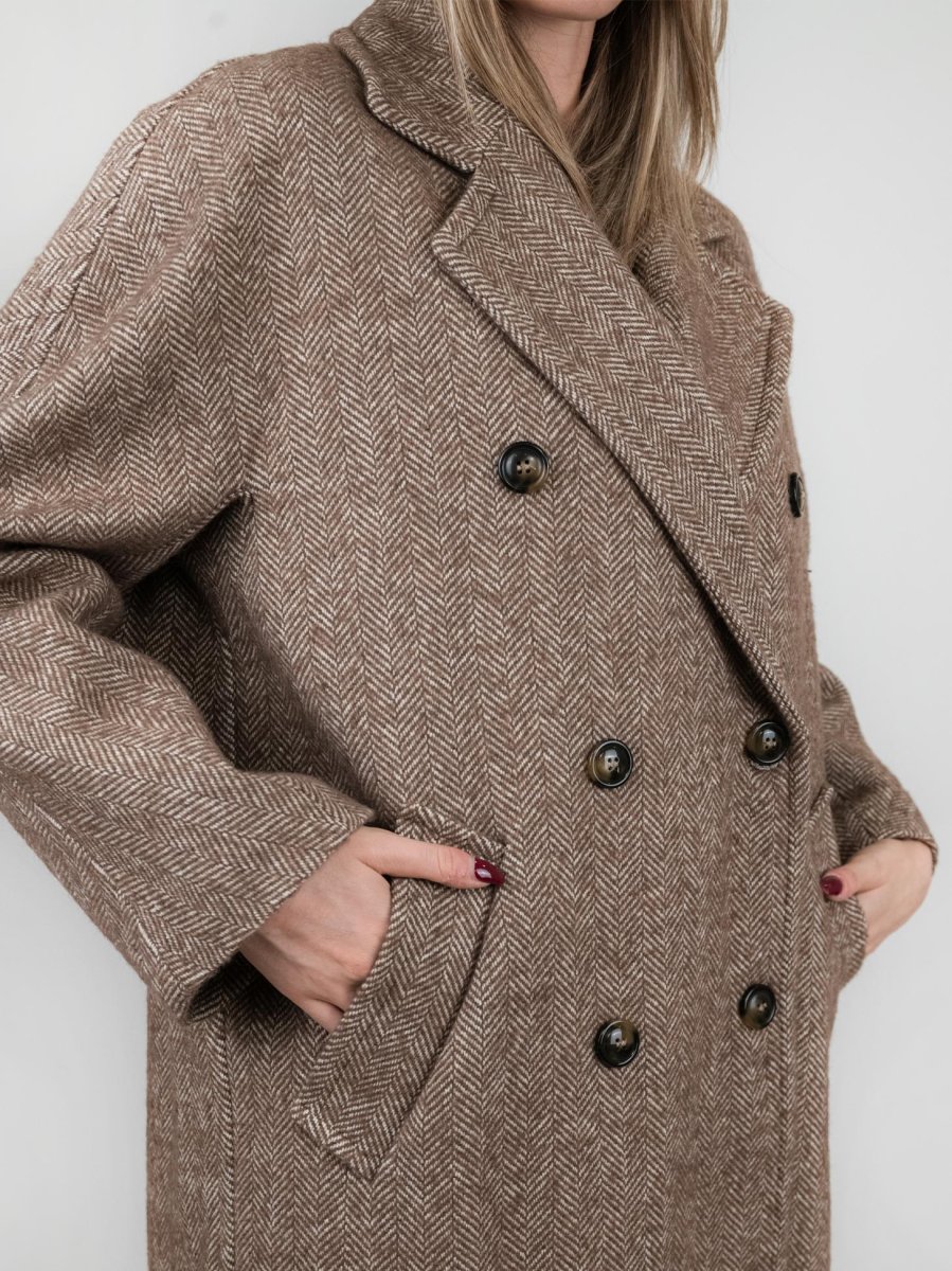 Cappotto doppiopetto marrone spigato - immagine 6