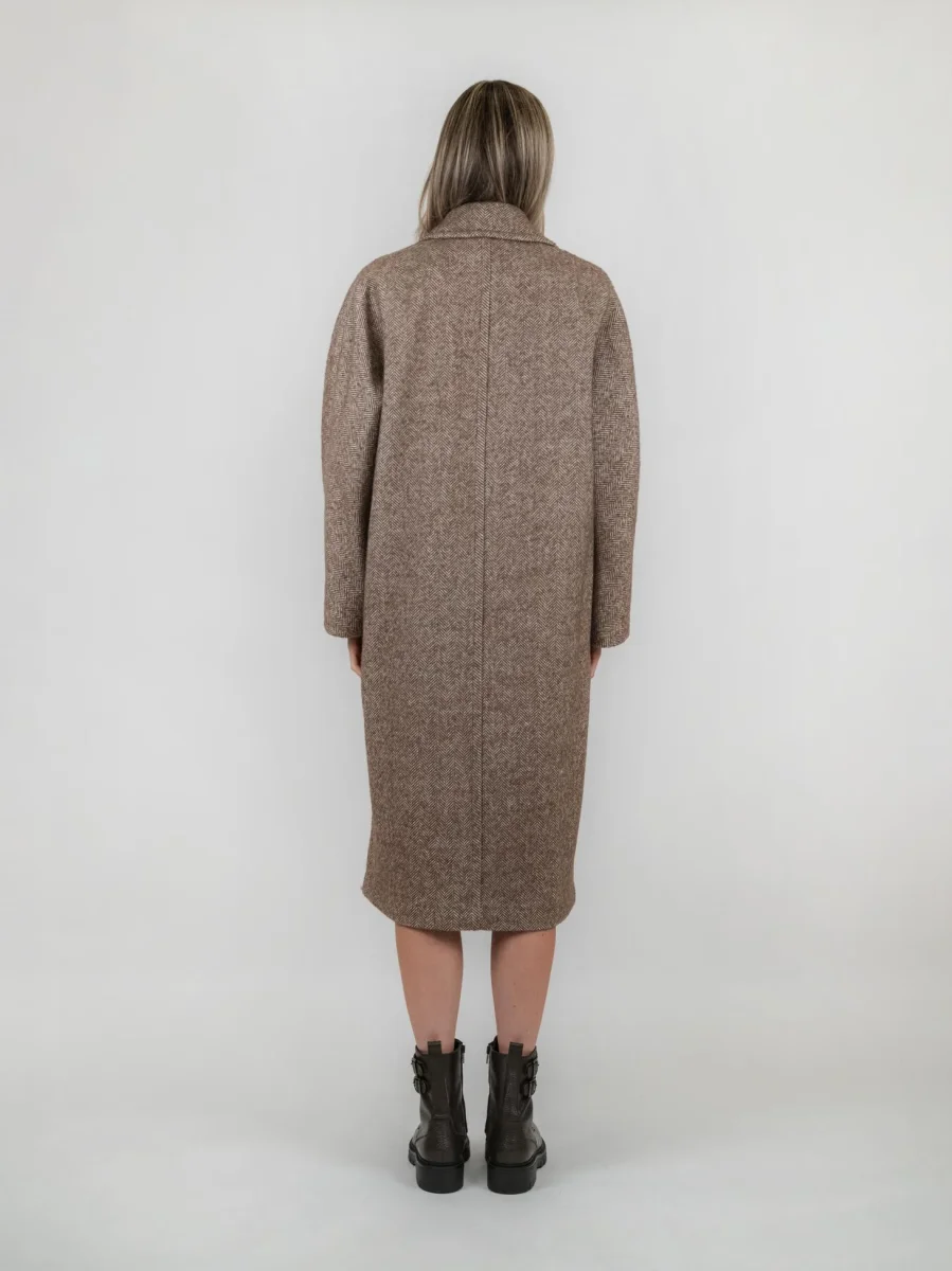 Cappotto doppiopetto marrone spigato - immagine 4