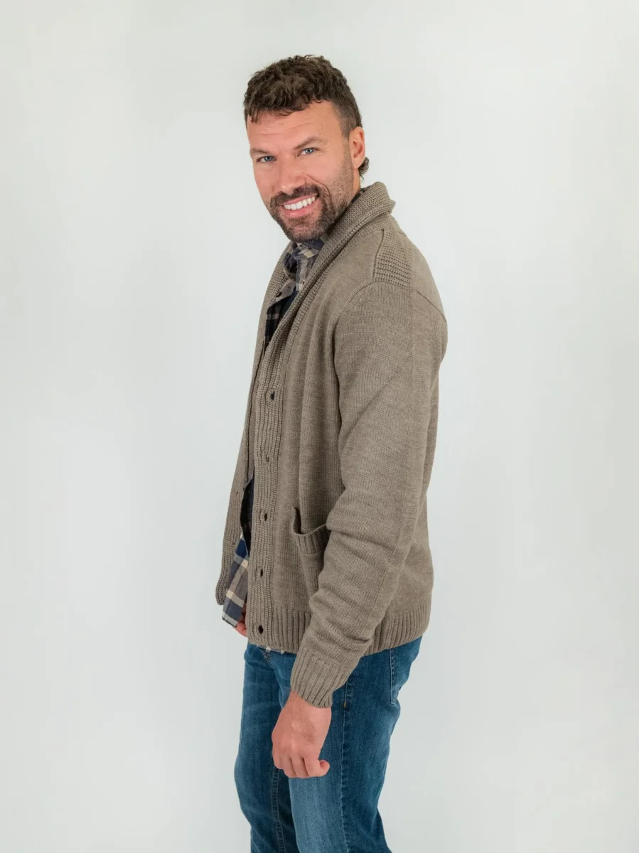 Cardigan beige in misto lana con collo a scialle - immagine 3