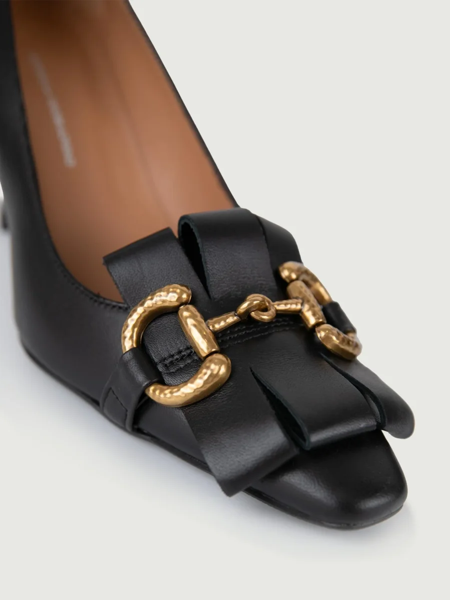 DÉCOLLETÉ IN PELLE NERA CON MORSETTO. - immagine 7