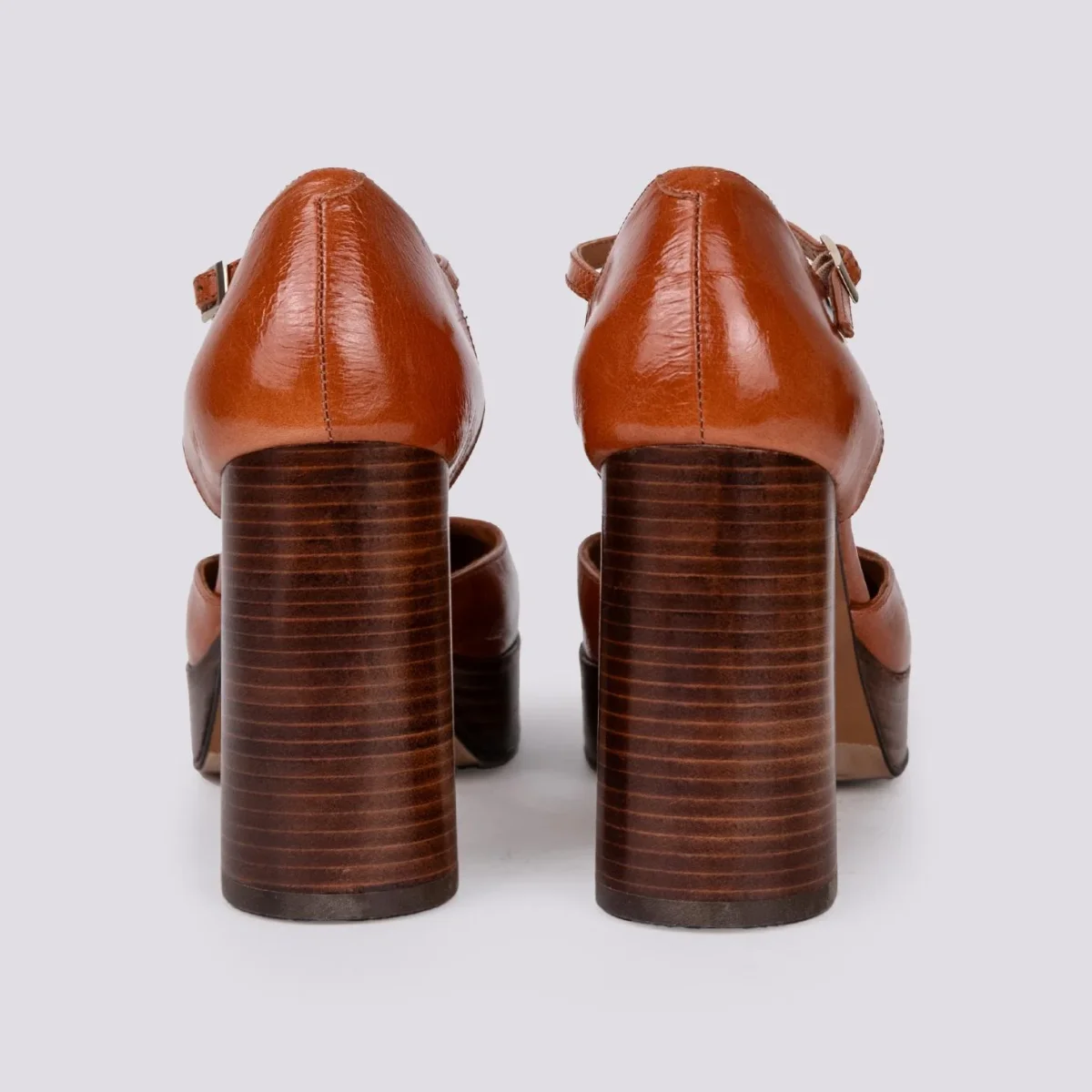 DECOLLETE CON CINTURINO ALLA CAVIGLIA IN VERNICE CUOIO - immagine 3