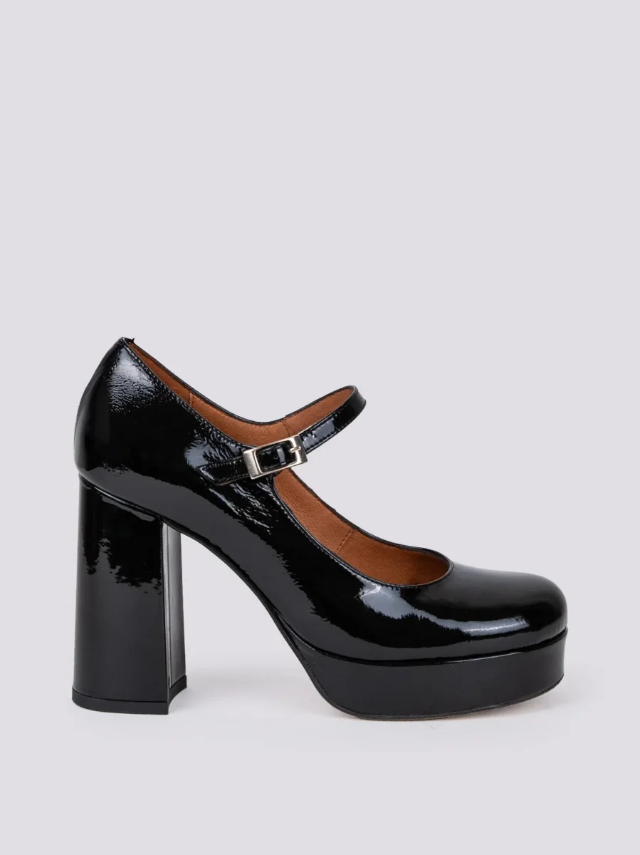 DECOLLETE CON CINTURINO E PLATEAU IN VERNICE NERA