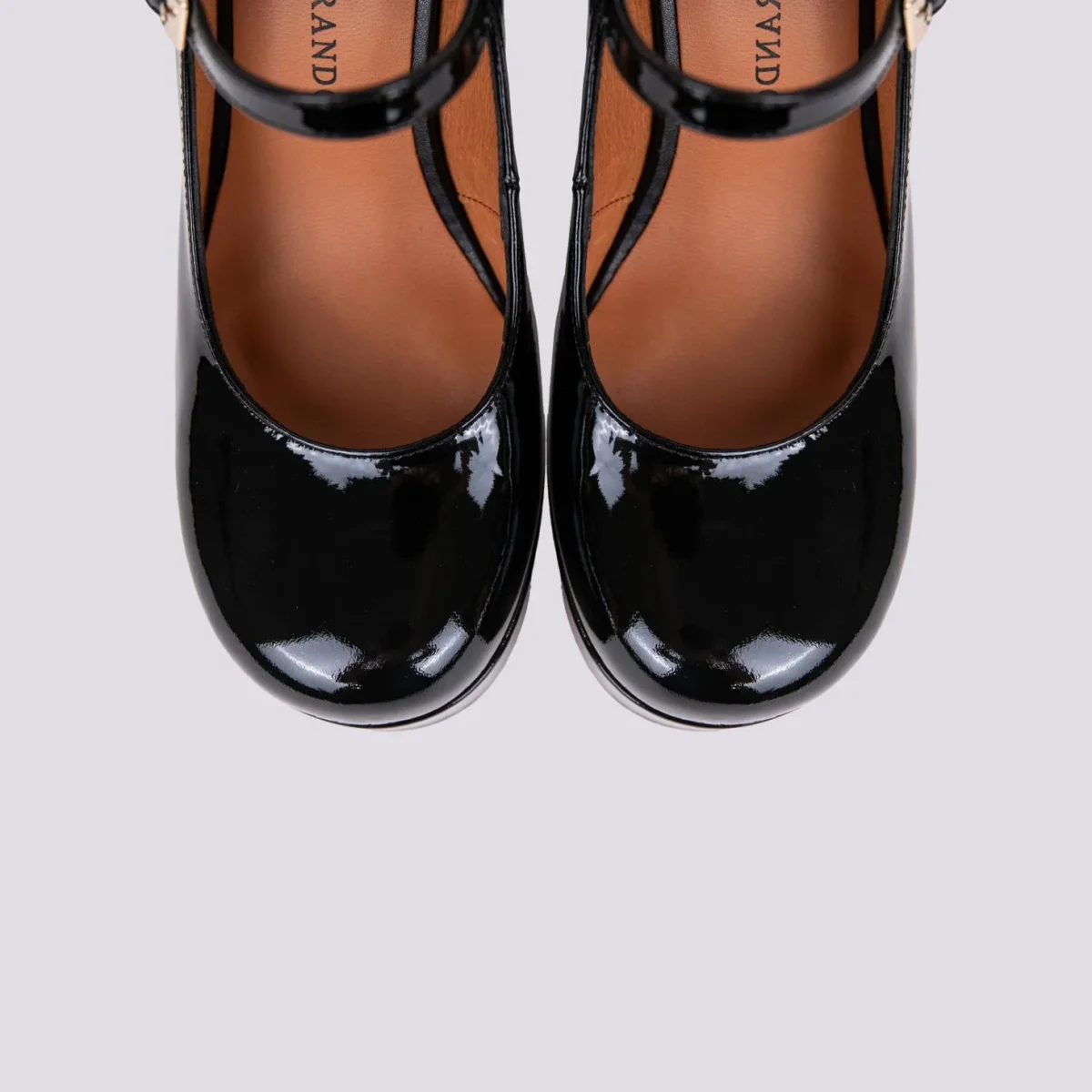 DECOLLETE CON CINTURINO E PLATEAU IN VERNICE NERA - immagine 5